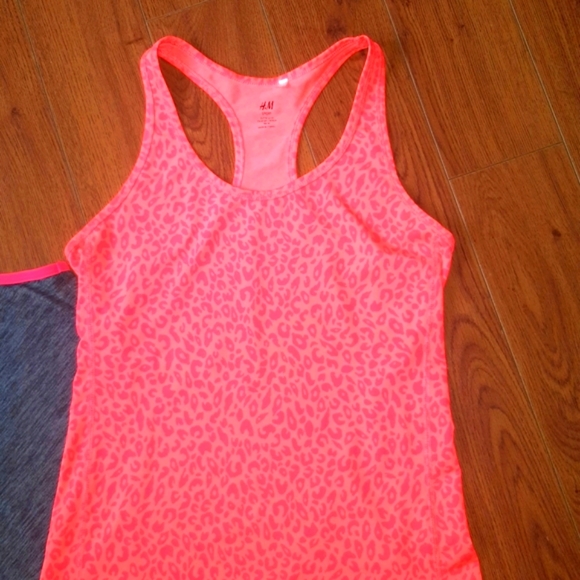 (2)👚Med Bundle Deal👚 2 Active Tank Tops - Picture 3 of 9